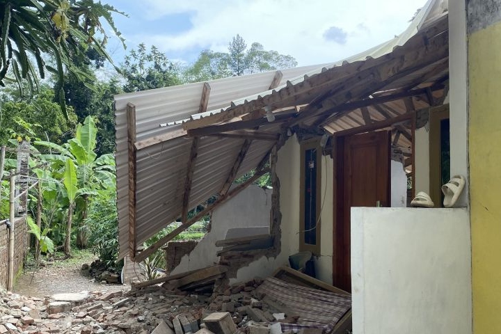 Pemkab Sumedang mulai rehabilitasi rumah terdampak gempa pekan depan Pemkab Sumedang mulai rehabilitasi rumah terdampak gempa pekan depan