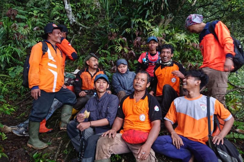 Pendaki gunung yang terjatuh ke jurang Pegunungan Argopiloso berhasil dievakuasi Pendaki gunung yang terjatuh ke jurang Pegunungan Argopiloso berhasil dievakuasi