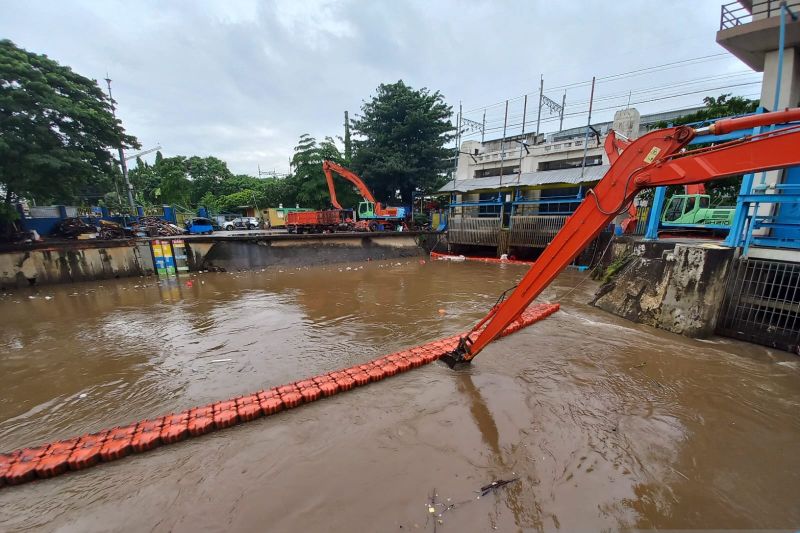 Pintu Pos Air Sunter Hulu Siaga 3 pada Senin dini hari