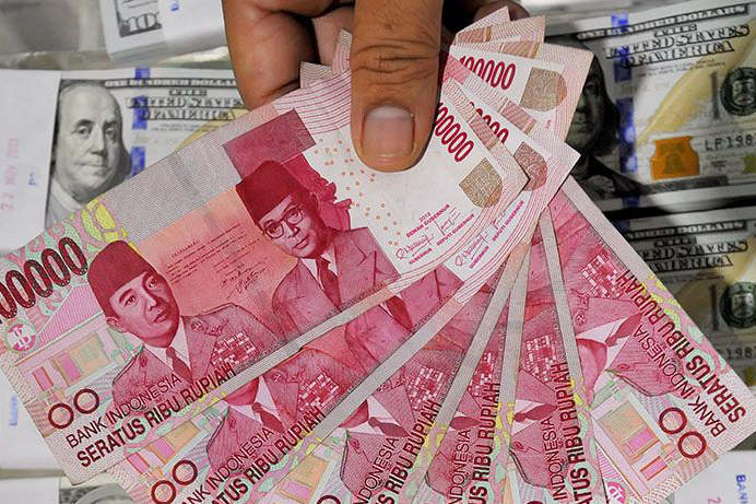 Rupiah turun 31 poin jadi Rp15.811 per dolar AS Rupiah turun 31 poin jadi Rp15.811 per dolar AS