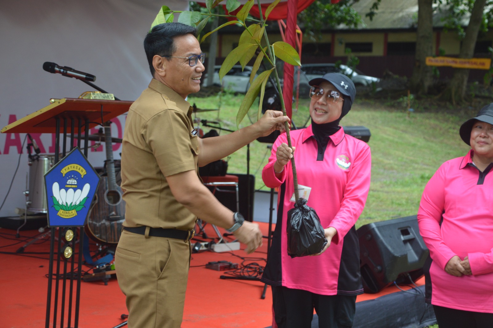Tanam 555 bibit pohon, Pantai Stalkuda kembali dihijaukan