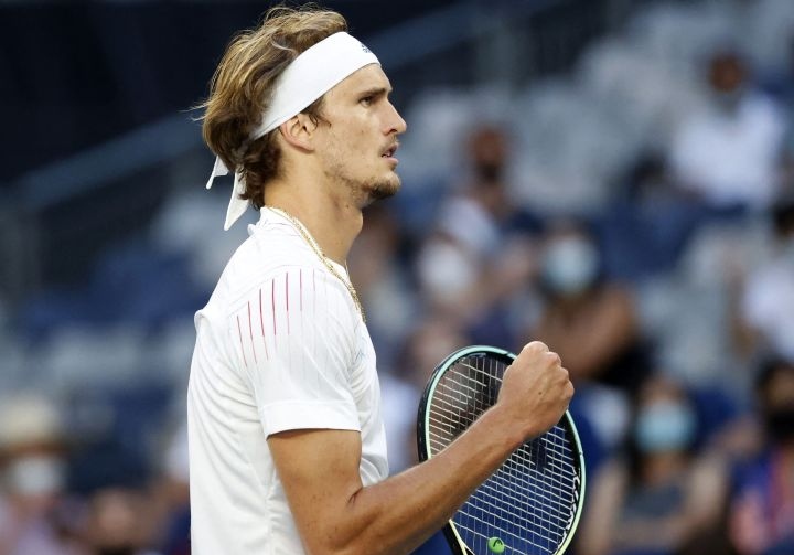 Zverev berjuang lewati lima set untuk bertahan di Australian Open