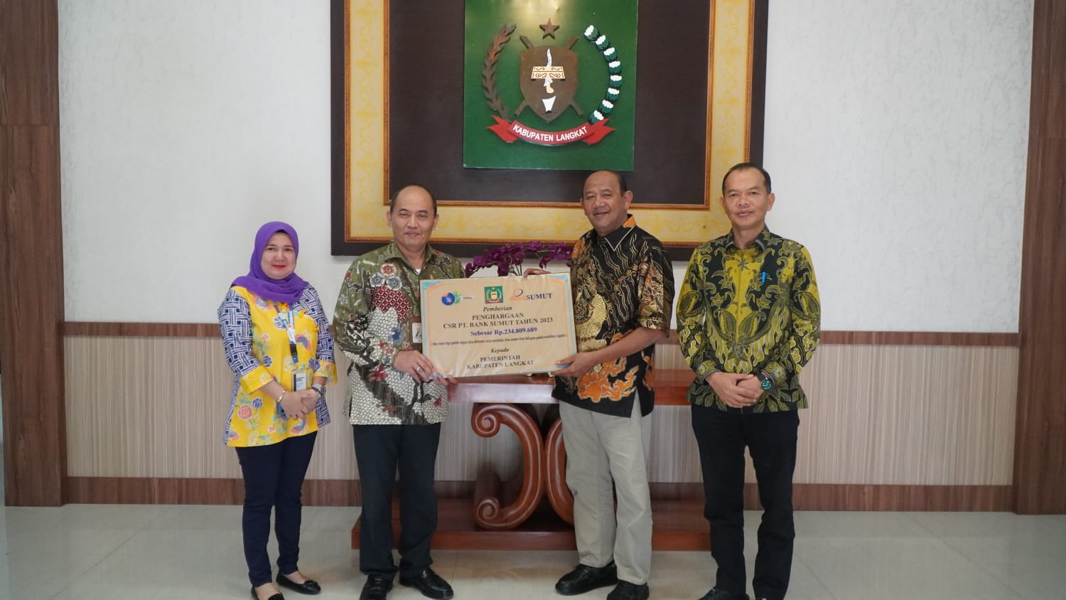 Bank Sumut Stabat serahkan CSR ke Pemkab Langkat Bank Sumut Stabat serahkan CSR ke Pemkab Langkat