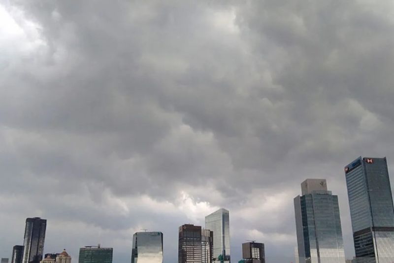 Sebagian besar Jakarta akan berawan pada pagi dan malam hari ini