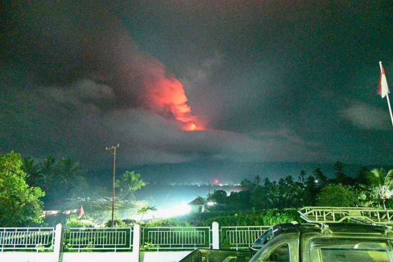 Gunung Lewotobi Laki-laki mengalami peningkatan energi erupsi Gunung Lewotobi Laki-laki mengalami peningkatan energi erupsi