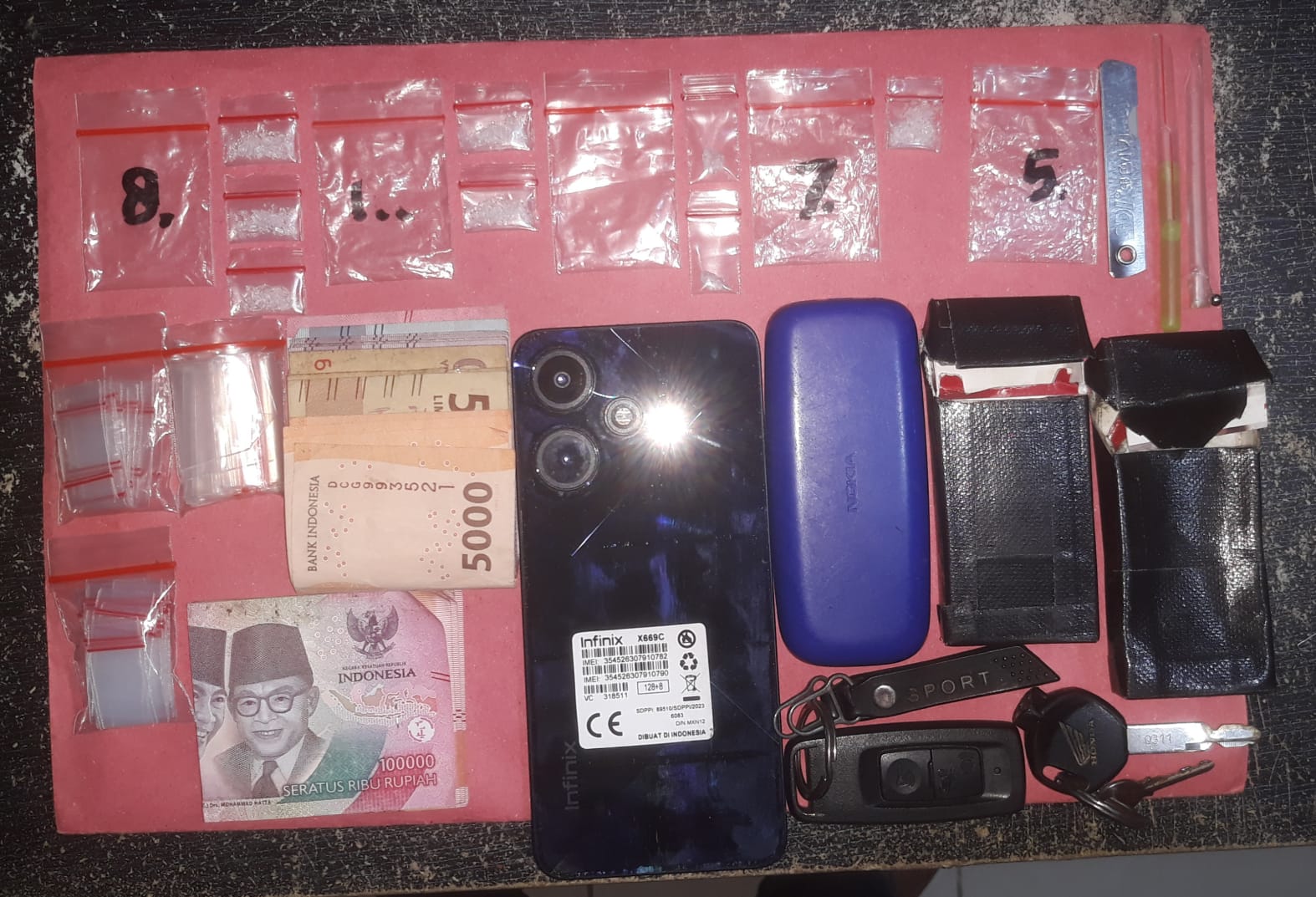 Bekuk tersangka narkotika di sebuah gubuk, Polisi amankan 8 paket sabu-sabu Bekuk tersangka narkotika di sebuah gubuk, Polisi amankan 8 paket sabu-sabu