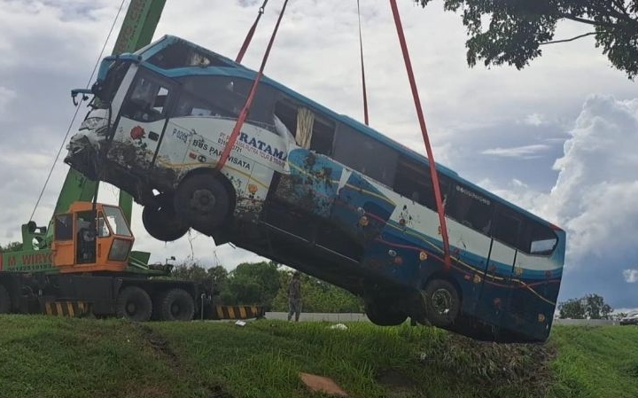 Jenazah korban bus study tour diantarkan teman sekolah ke pemakaman