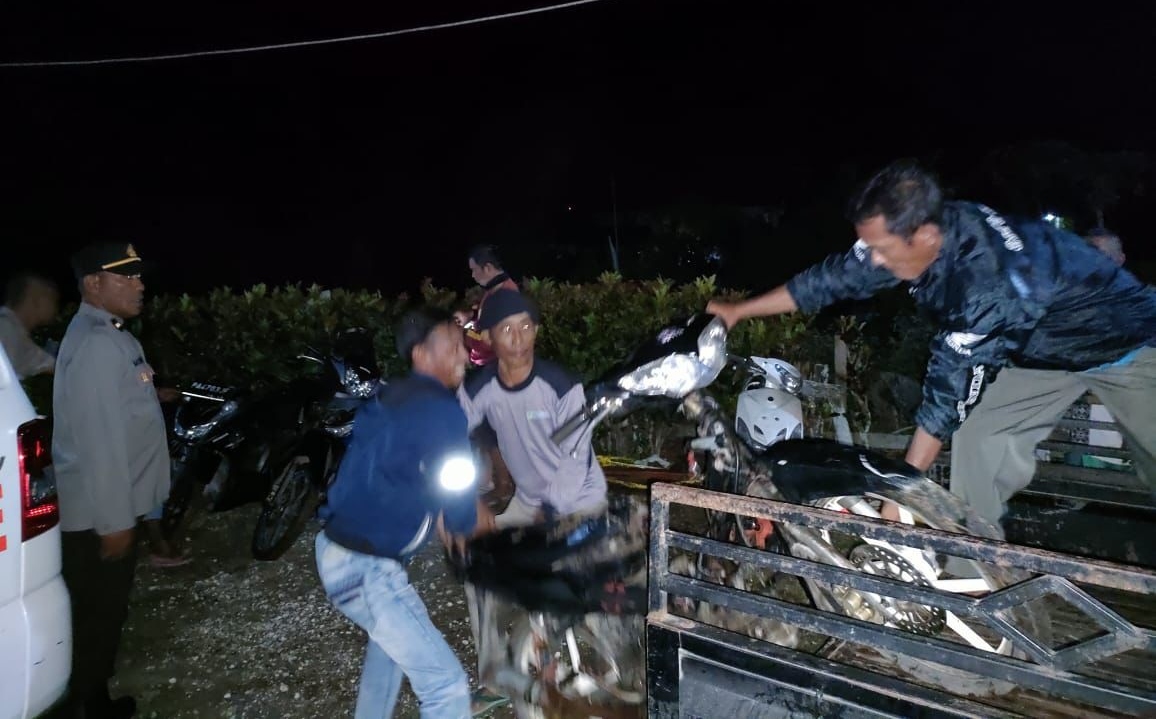 4 sepeda motor hasil jarahan kerusuhan di Besum diserahkan warga ke petugas 