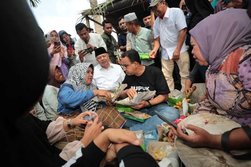 Anies jamin ketersediaan pupuk bagi petani di Indonesia Anies jamin ketersediaan pupuk bagi petani di Indonesia