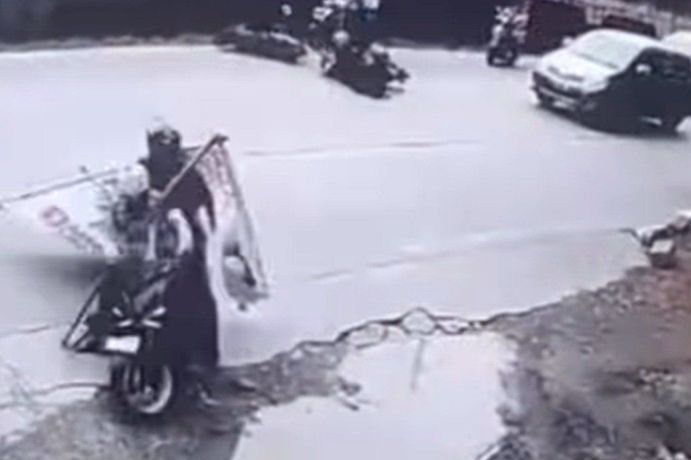 Bawaslu Jakbar masih telusuri kasus baliho APK timpa pengendara motor