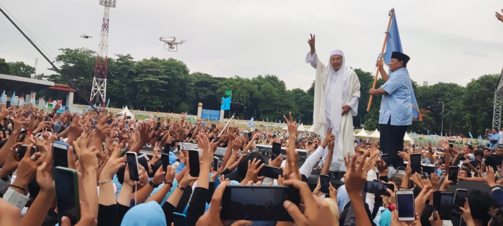 Relawan Ndaru gelar Bersholawat Bersama Habib Lutfi, Prabowo Subianto di Serang-Banten Relawan Ndaru gelar Bersholawat Bersama Habib Lutfi, Prabowo Subianto di Serang-Banten