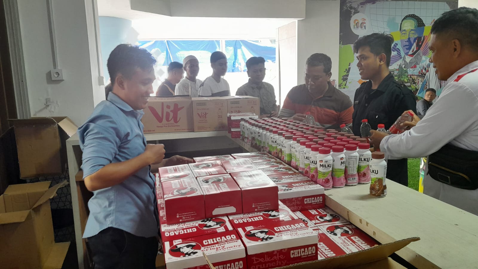 JW Movement for Prabowo Gibran terus bagikan makan siang dan susu gratis JW Movement for Prabowo Gibran terus bagikan makan siang dan susu gratis
