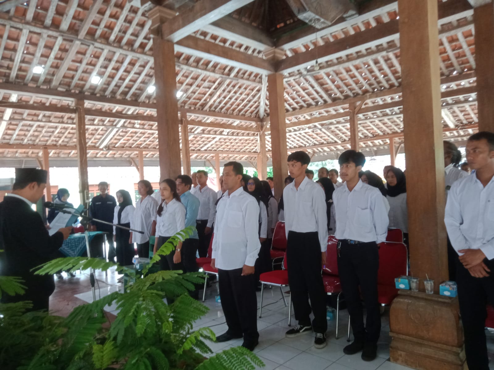Ganti kertas suara, pelantikan KPPS dibarengi penanaman pohon Ganti kertas suara, pelantikan KPPS dibarengi penanaman pohon