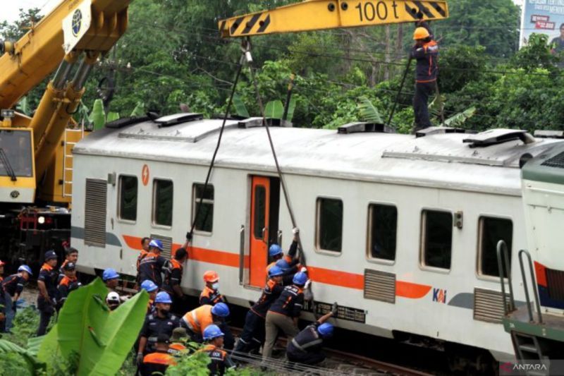 Evakuasi KA Pandalungan telah selesai dan sudah bisa dilewati Evakuasi KA Pandalungan telah selesai dan sudah bisa dilewati