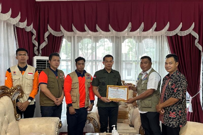 BNPB salurkan bantuan untuk penanganan banjir Kapuas Hulu Kalbar BNPB salurkan bantuan untuk penanganan banjir Kapuas Hulu Kalbar