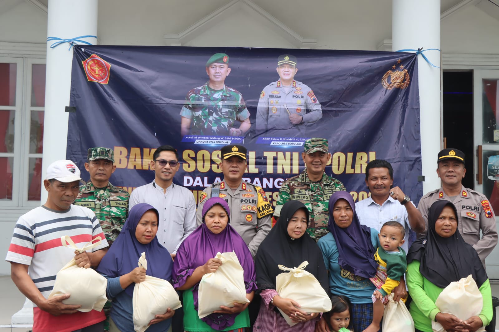 TNI, Polri gelar karya bhakti di daerah kawasan rawan bencana erupsi Merapi TNI, Polri gelar karya bhakti di daerah kawasan rawan bencana erupsi Merapi