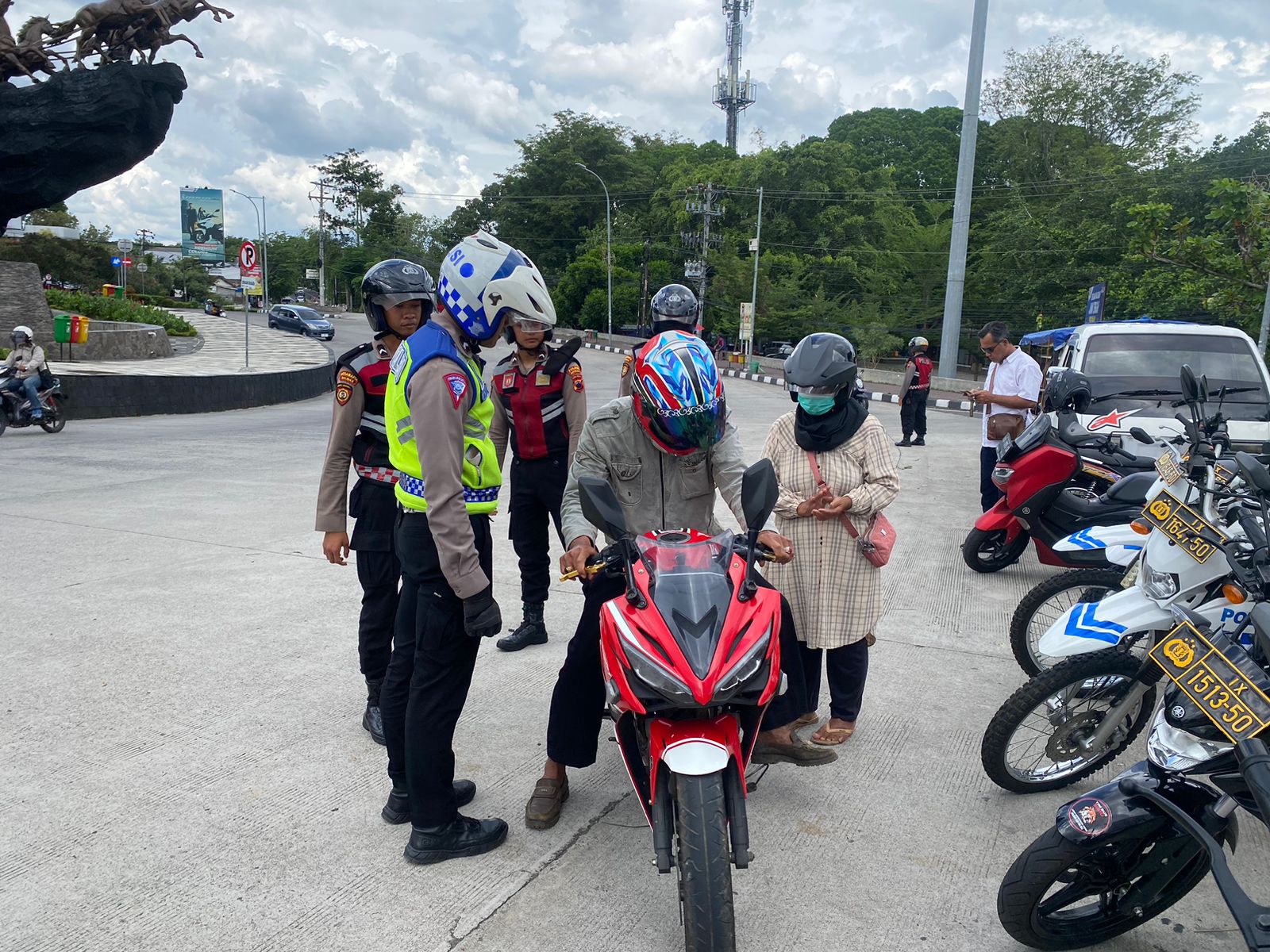 Ganggu kenyamanan, polisi razia kendaraan berknalpot brong Ganggu kenyamanan, polisi razia kendaraan berknalpot brong
