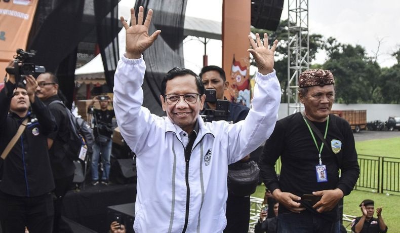 Mahfud akan serahkan surat pengunduran diri langsung ke Jokowi Mahfud akan serahkan surat pengunduran diri langsung ke Jokowi