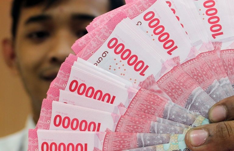Rupiah menurun saat pasar merespons inflasi Indonesia 2023 yang rendah Rupiah menurun saat pasar merespons inflasi Indonesia 2023 yang rendah
