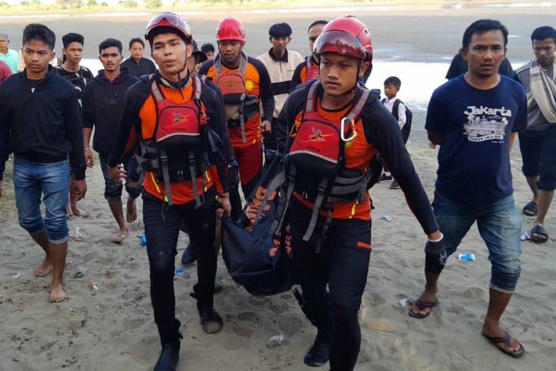 Basarnas evakuasi korban terseret arus di Aceh Besar Basarnas evakuasi korban terseret arus di Aceh Besar