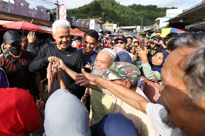 Ganjar awali hari kampanye ke-50 di Banjarnegara dengan olah raga Ganjar awali hari kampanye ke-50 di Banjarnegara dengan olah raga