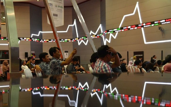 IHSG ditutup menguat di tengah pelemahan bursa kawasan Asia