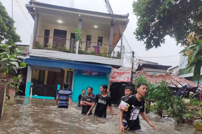 Warga Jakarta diimbau waspadai hujan angin dan petir di sejumlah wilayah pada sore