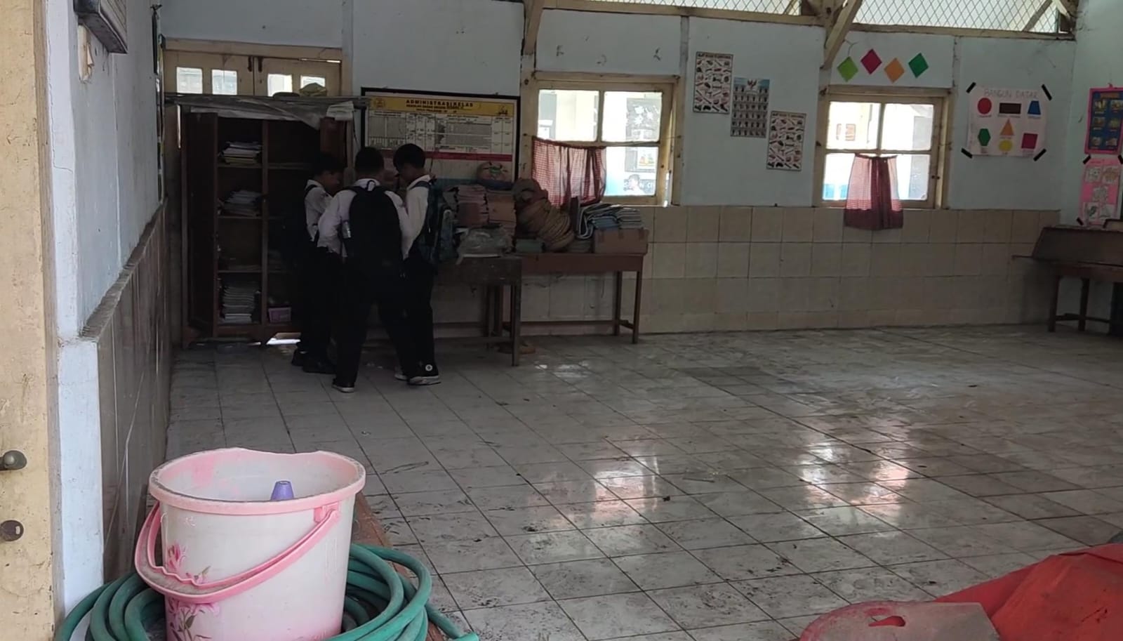 Alasan anggaran, empat ruang di dua SDN di Serang dibiarkan rusak Alasan anggaran, empat ruang di dua SDN di Serang dibiarkan rusak