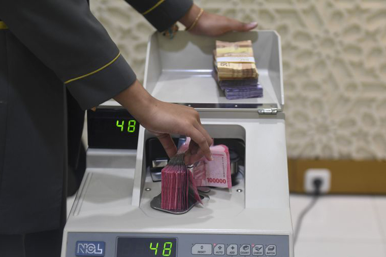Rupiah tergelincir 26 poin jadi Rp15.517