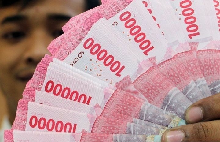 Rupiah menguat tipis di tengah kondisi ekonomi AS yang resilien