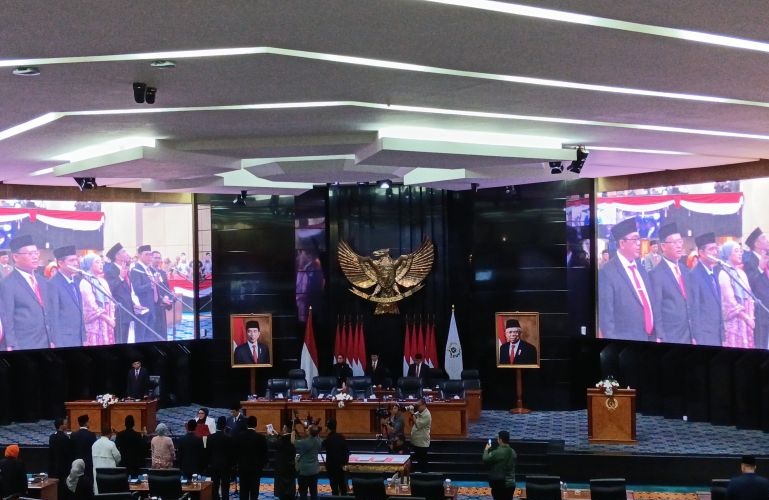 DPRD DKI lantik enam anggota yang merupakan pengganti antarwaktu DPRD DKI lantik enam anggota yang merupakan pengganti antarwaktu