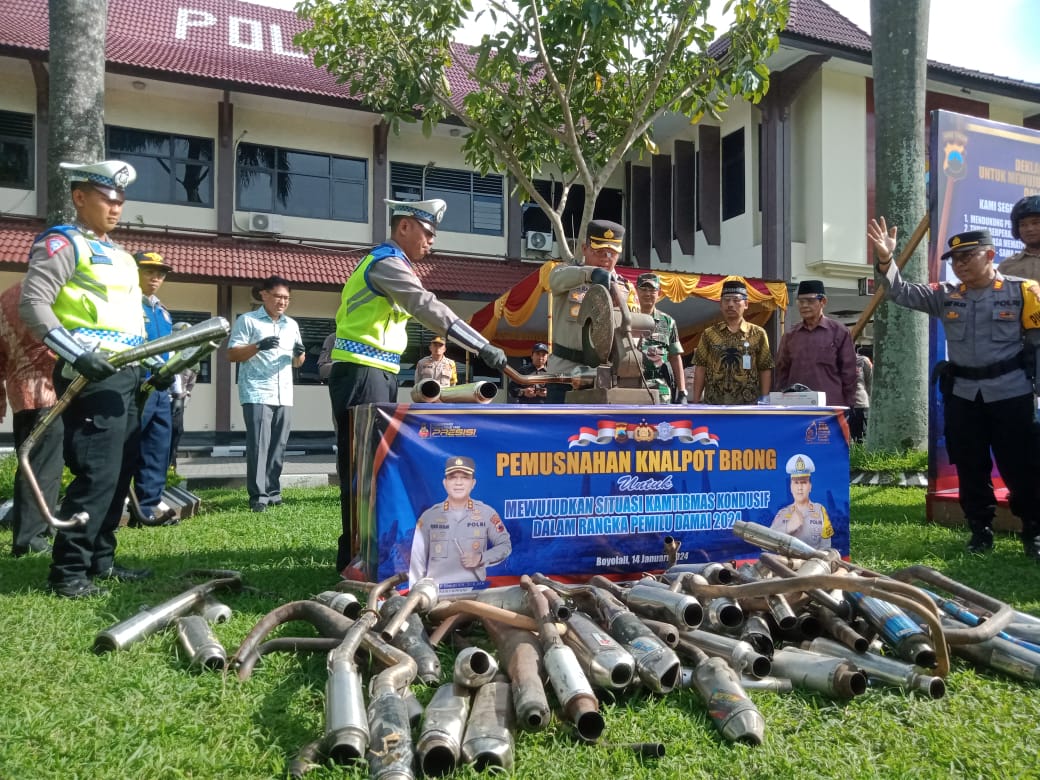 Polresta Boyolali dan elemen masyarakat deklarasi Jateng Zero Knalpot Brong Polresta Boyolali dan elemen masyarakat deklarasi Jateng Zero Knalpot Brong