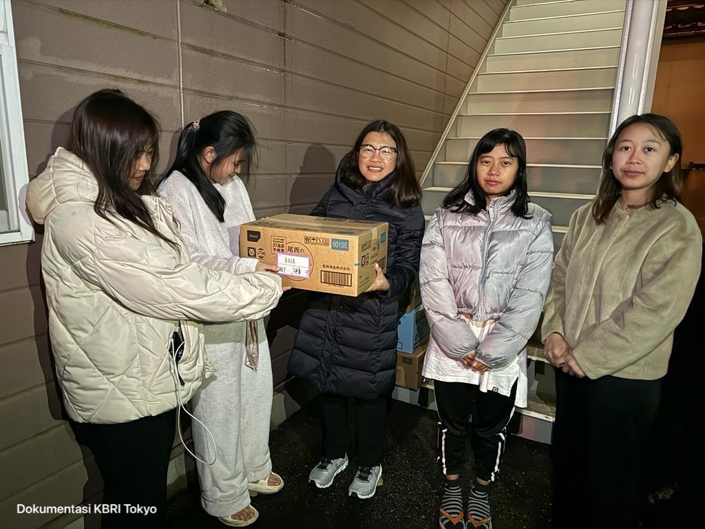 Tim KBRI Tokyo distribusi bantuan untuk WNI korban gempa Ishikawa Tim KBRI Tokyo distribusi bantuan untuk WNI korban gempa Ishikawa