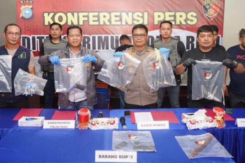 Tim gabungan Polda Riau tembak perampok bersenjata api Tim gabungan Polda Riau tembak perampok bersenjata api