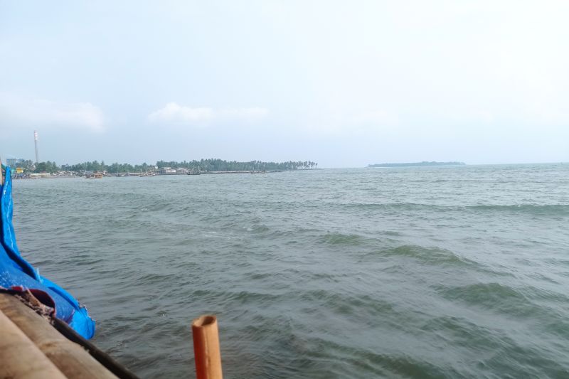 Peringatan dini gelombang tinggi 4 meter di laut Banten Peringatan dini gelombang tinggi 4 meter di laut Banten