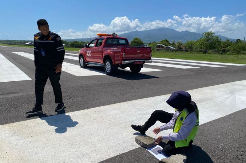 Dampak erupsi Gunung Lewotobi hingga penutupan sementara Bandara Frans Seda Maumere Dampak erupsi Gunung Lewotobi hingga penutupan sementara Bandara Frans Seda Maumere