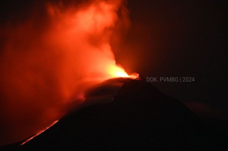 Aliran lava pijar Gunung Lewotobi capai 3,5 km Aliran lava pijar Gunung Lewotobi capai 3,5 km