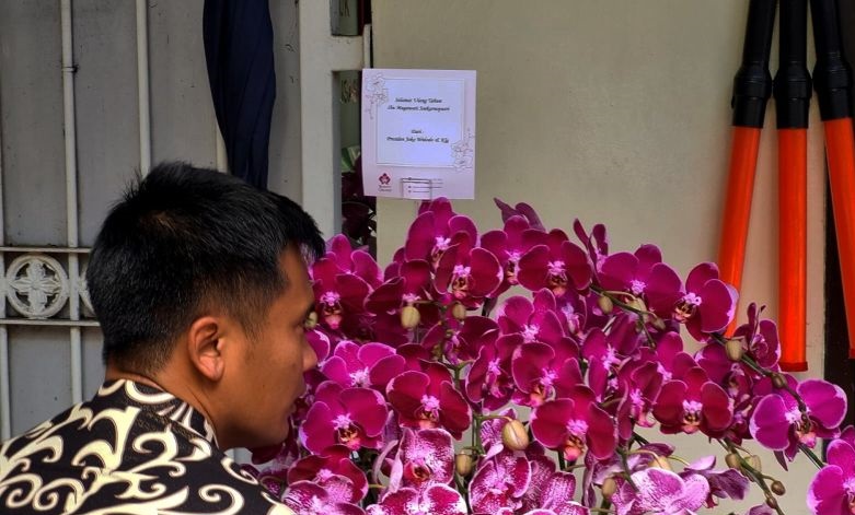 Jokowi kirim karangan bunga di HUT Ke-77 Megawati Soekarnoputri Jokowi kirim karangan bunga di HUT Ke-77 Megawati Soekarnoputri