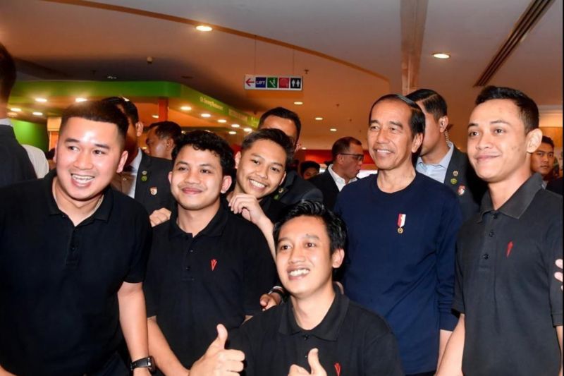 Malam minggu Presiden Jokowi dengan sapa warga Brunei Malam minggu Presiden Jokowi dengan sapa warga Brunei