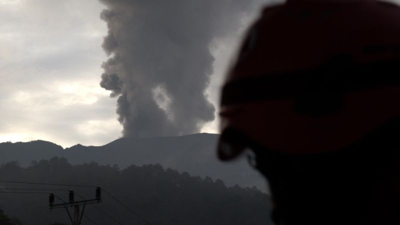 Pemprov laporkan 800 ha lahan pertanian di Sumbar berpotensi terdampak erupsi