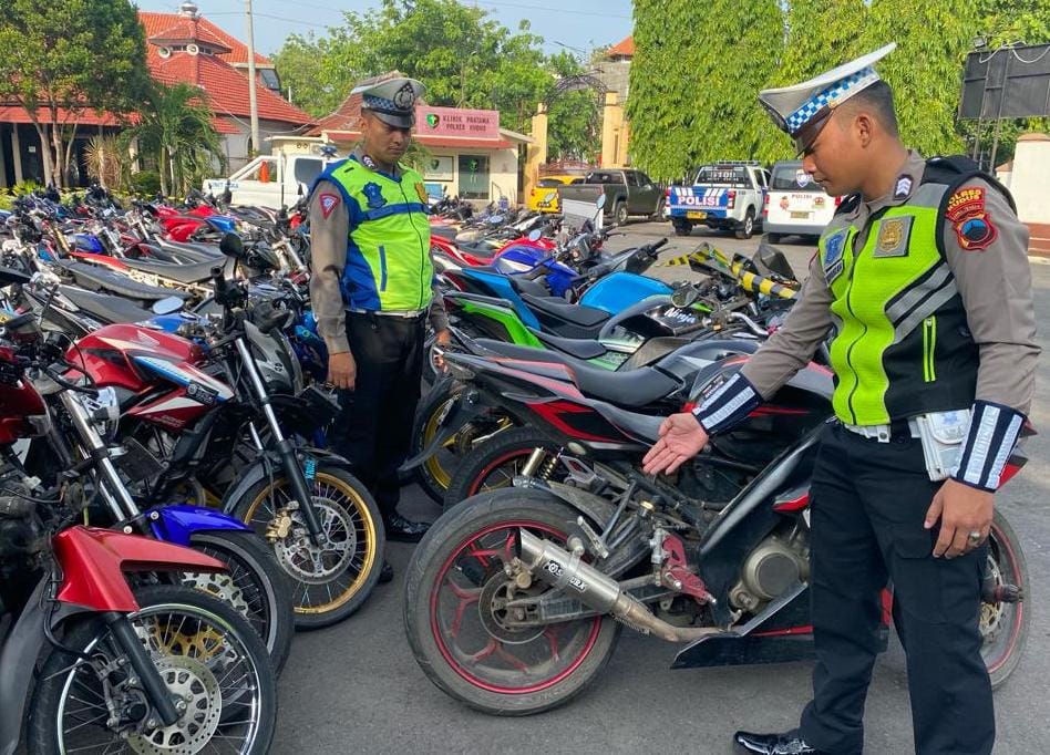 Patroli hunting Polres Kudus jaring 199 sepeda motor knalpot brong Patroli hunting Polres Kudus jaring 199 sepeda motor knalpot brong