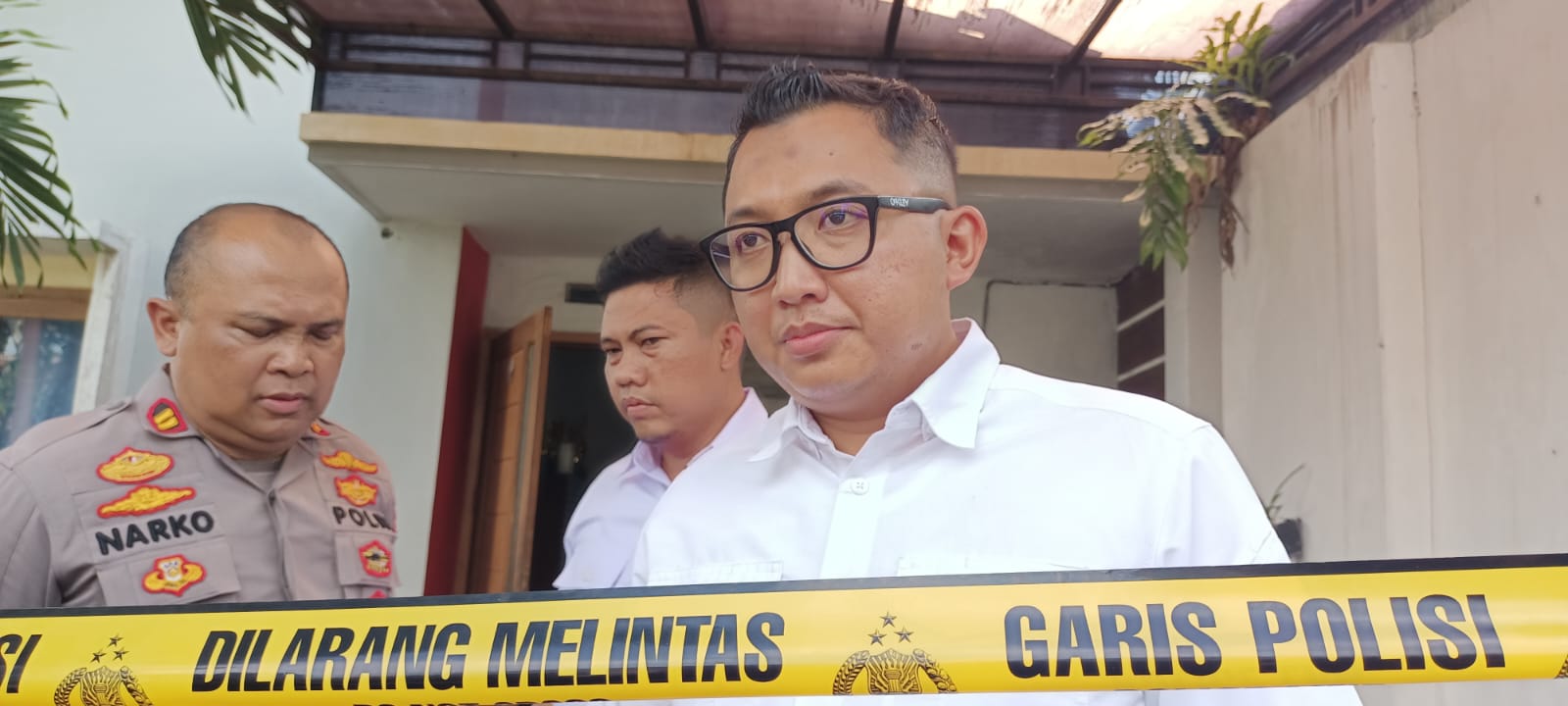 (Alm) W diduga beri minuman teh bercampur cairan obat nyamuk pada istri dan anak (Alm) W diduga beri minuman teh bercampur cairan obat nyamuk pada istri dan anak