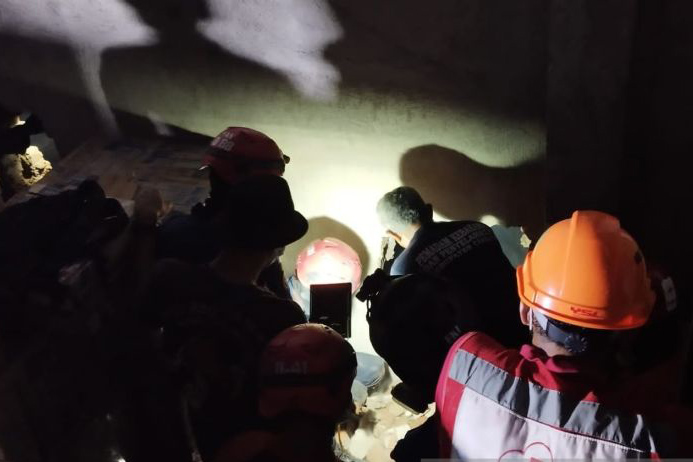 Tiga jasad korban kebakaran toko material di Cianjur berhasil dievakuasi