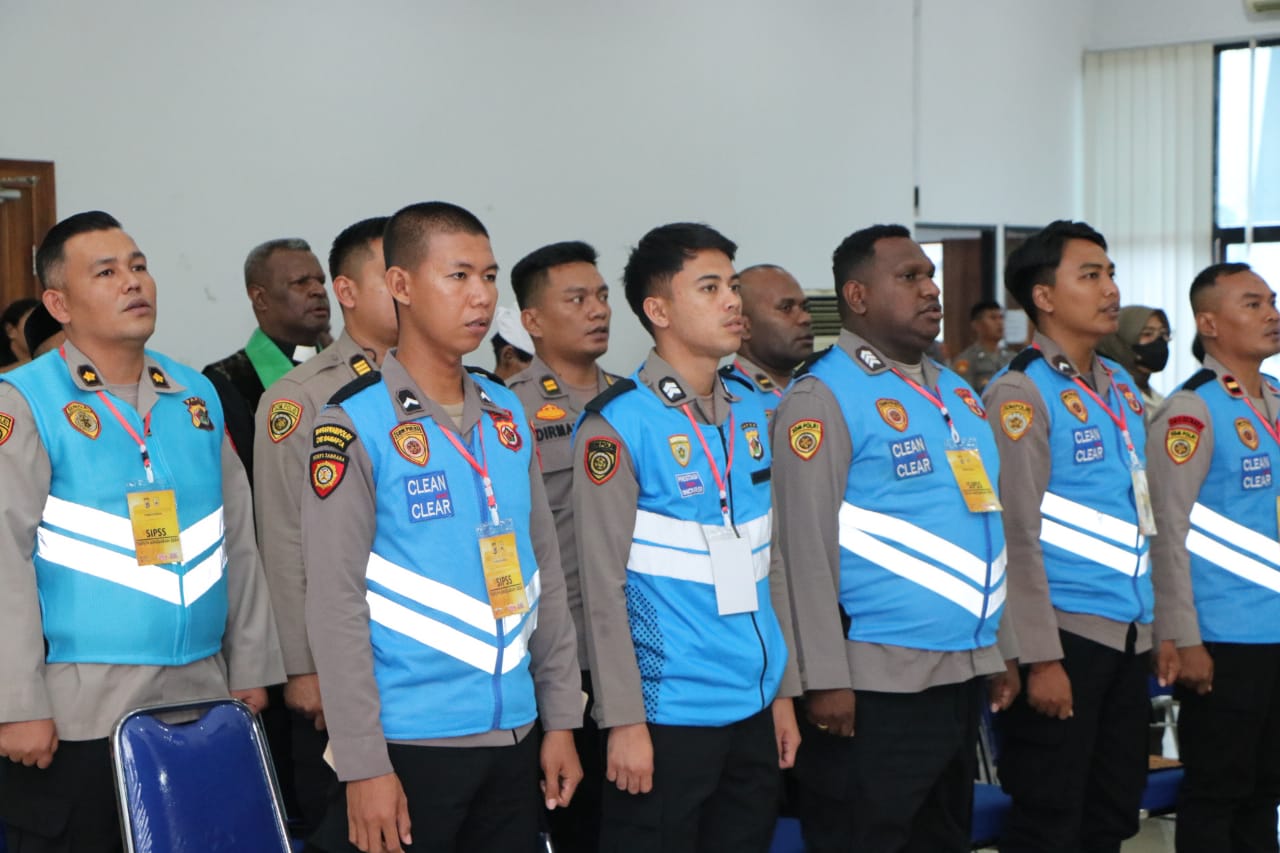 Wakapolda Papua pimpin pakta integritas dan pengambilan sumpah seleksi SIPSS 2024 Wakapolda Papua pimpin pakta integritas dan pengambilan sumpah seleksi SIPSS 2024