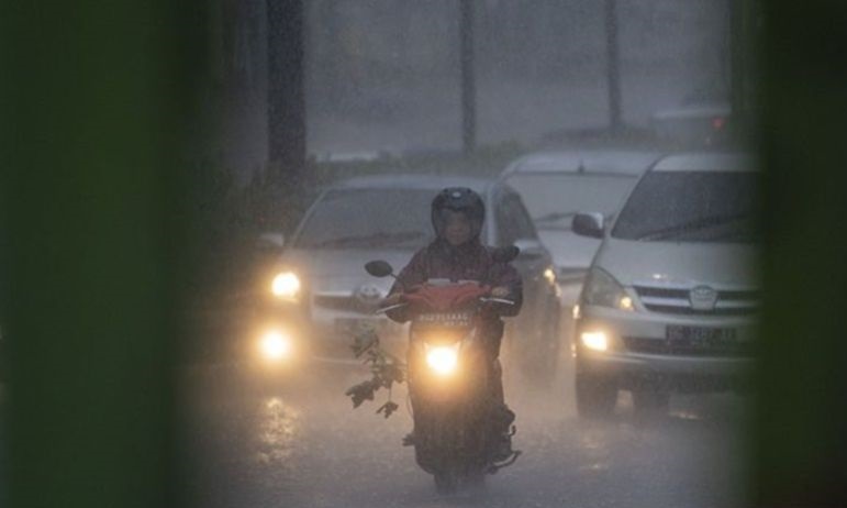 BMKG minta masyarakat waspadai potensi hujan badai
