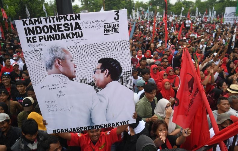 Kampanye hari ke-64, Ganjar ke Banda Neira, Mahfud ke Cirebon Kampanye hari ke-64, Ganjar ke Banda Neira, Mahfud ke Cirebon