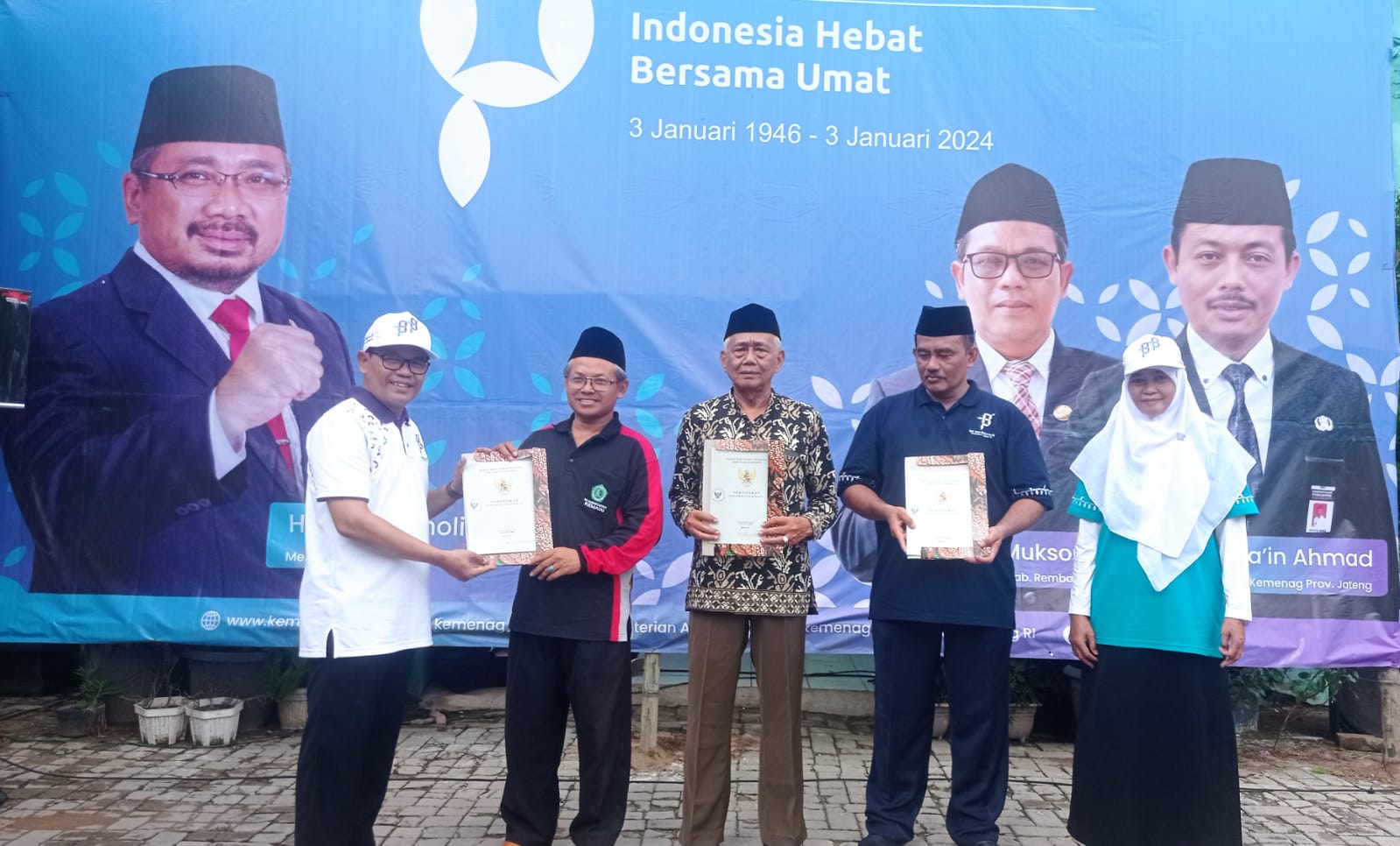 Peringati HAB ke-78, Kemenag Rembang serahkan puluhan sertifikat tanah wakaf Peringati HAB ke-78, Kemenag Rembang serahkan puluhan sertifikat tanah wakaf