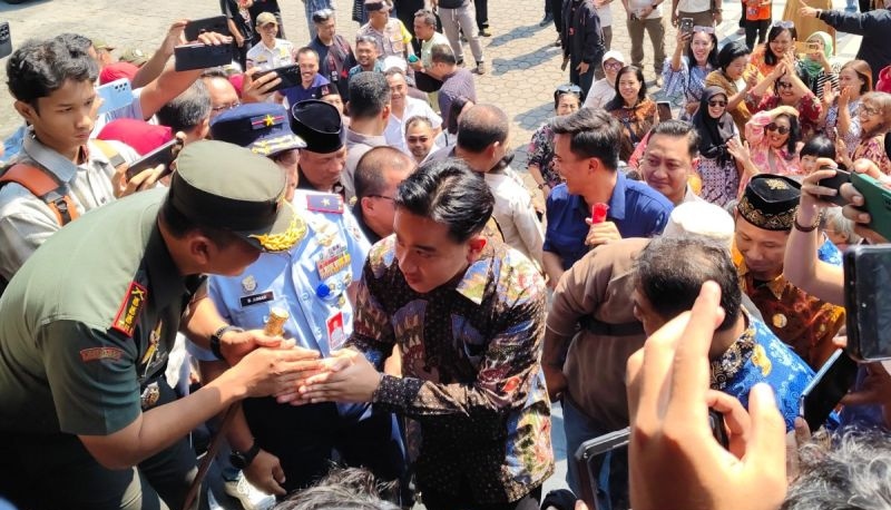 Gibran bacakan surat pengunduran diri pada rapat paripurna 