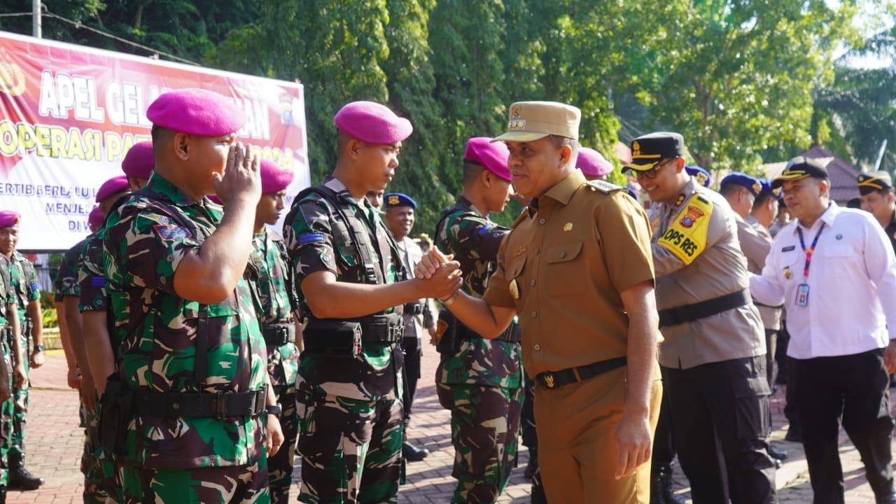 Pj Bupati Langkat pimpin apel gelar pasukan Operasi Patuh Toba 2024 Pj Bupati Langkat pimpin apel gelar pasukan Operasi Patuh Toba 2024