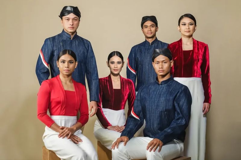 Defile tim Indonesia tampilkan semangat, ketangguhan, dan kebanggaan Defile tim Indonesia tampilkan semangat, ketangguhan, dan kebanggaan